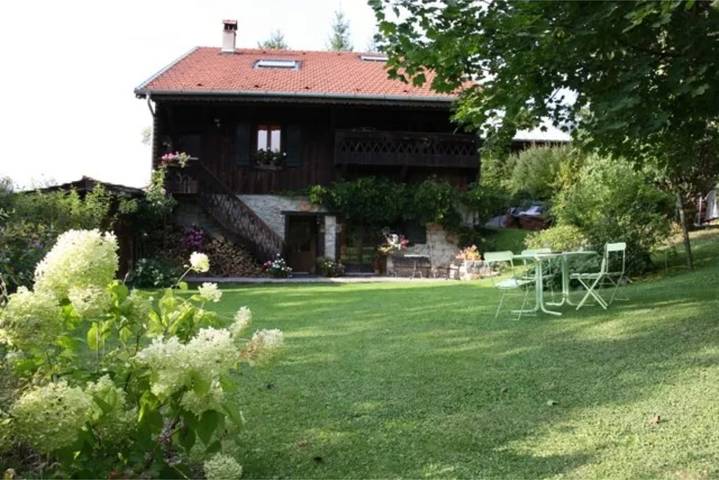Location de vacances pour 6 personnes, avec balcon et jardin dans Les Carroz