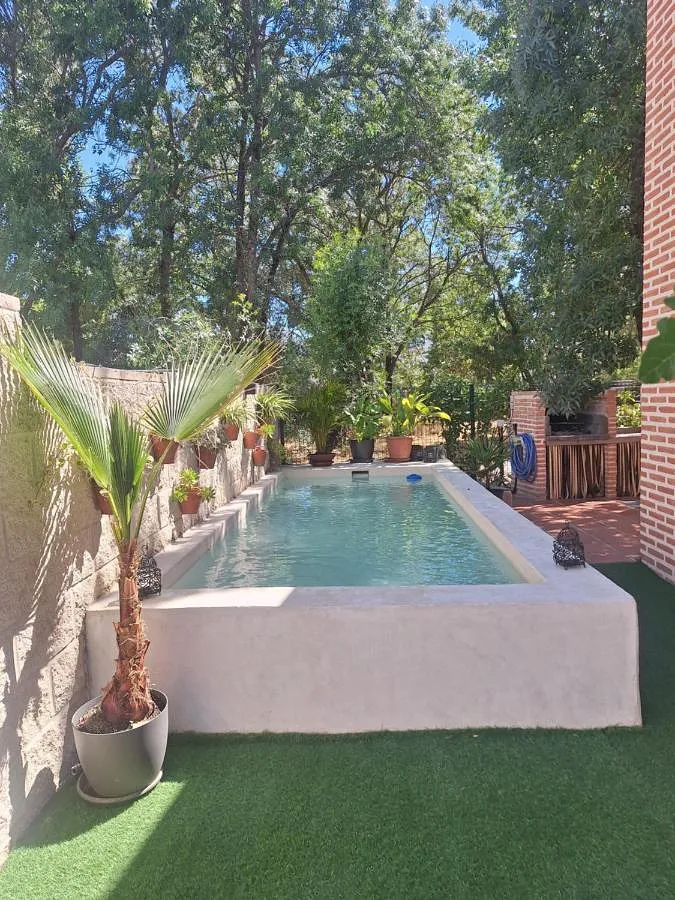 Apartamento de vacaciones para 3 personas, con jardín además de vistas y piscina - 1