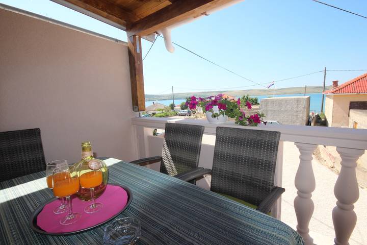 Ganze Wohnung, Apartment Rustica mit 2 Schlafzimmern in Ljubač (Dalmatien), Zadar