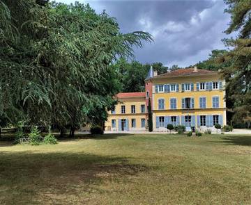 Chambre d’hôte pour 2 personnes, avec piscine ainsi que jardin et vue à Espeluche