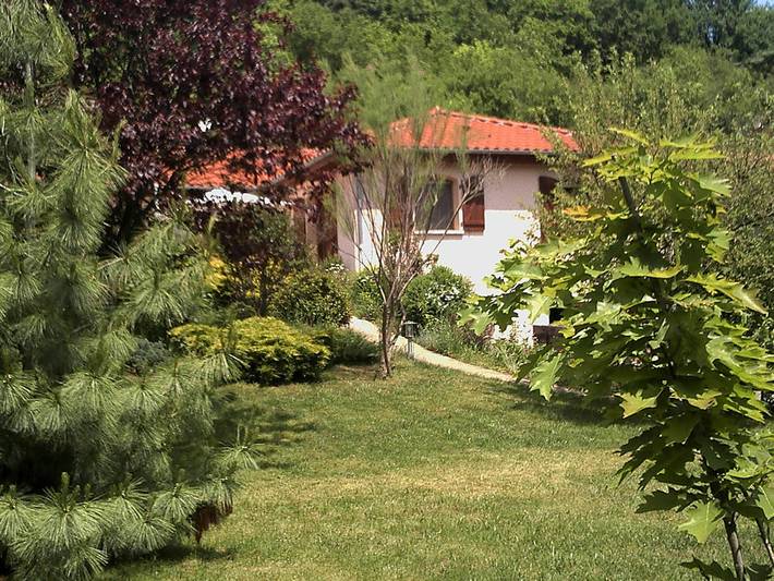 Gîte pour 7 personnes, avec terrasse et jardin à Champeix