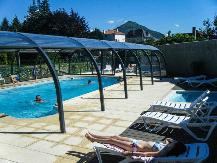 Camping pour 5 personnes, avec Terrasse ainsi que Bassin pour enfant et Piscine
