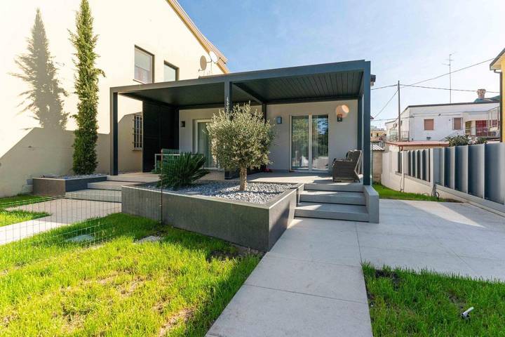 Villa für 3 Personen, mit Terrasse und Garten - 1
