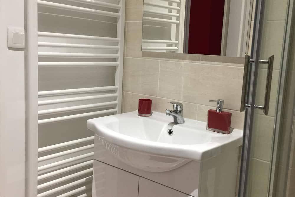 Entire apartment, Rouge et Blanc in Aulnay-sous-Bois, Seine-Saint-Denis