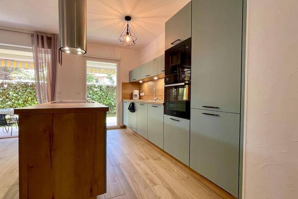 Appartement entier, One-Bedroom Apartment in Fréjus, Côte méditerranéenne (France)