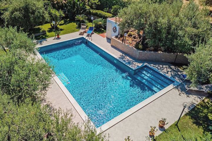 Ferienhaus für 6 Personen, mit Balkon und Garten