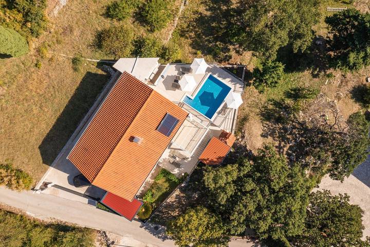 Villa for 8 people, with Pool in Srebreno