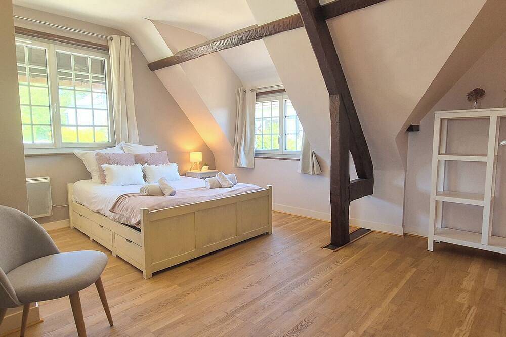 Les Embruns - 5-minute walk from the beach - Sleeps 10 - Villerville in Villerville, Lisieux region