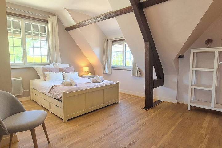 Les Embruns - 5-minute walk from the beach - Sleeps 10 - Villerville in Villerville, Lisieux region