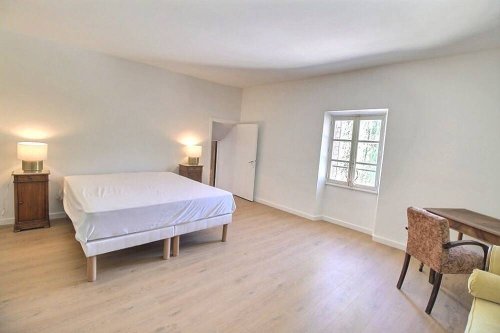 Magnificent Restored Mas With View On The Heights Of Venasque in Venasque, Parc naturel régional du Mont-Ventoux