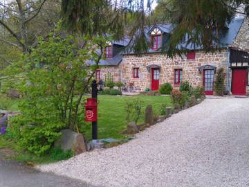 Gîte pour 6 personnes, avec terrasse ainsi que sauna et jardin à Bréel