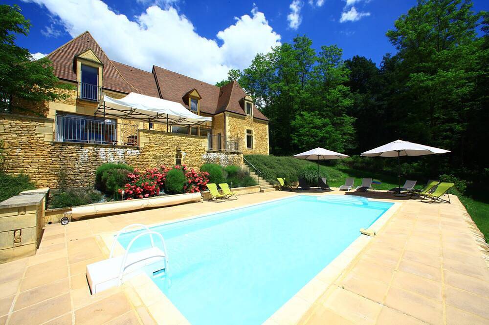 House for 12 people with private heated pool near Sarlat in La Chapelle-Aubareil, Périgord Noir