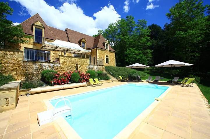 Location de vacances pour 12 personnes, avec Terrasse et Jardin à La Chapelle-Aubareil