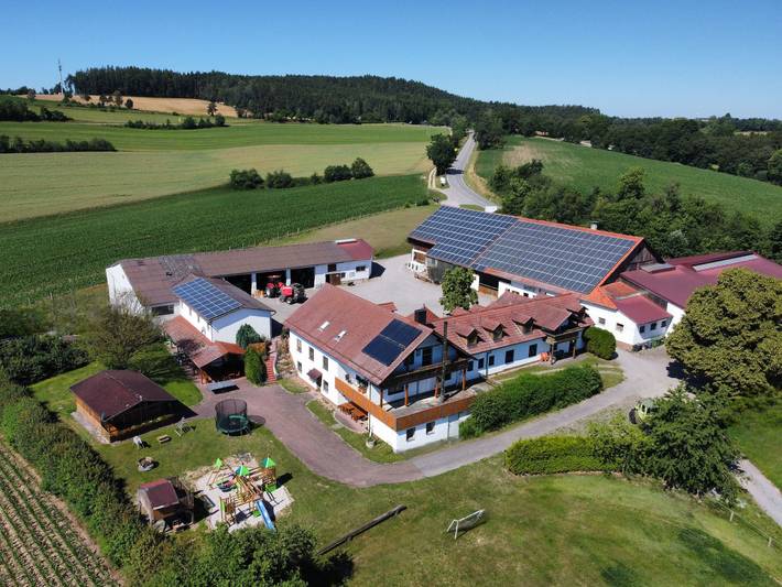 Bauernhof Nißl - Ferienwohnung rot in Neunburg vorm Wald, Naturpark Oberpfälzer Wald