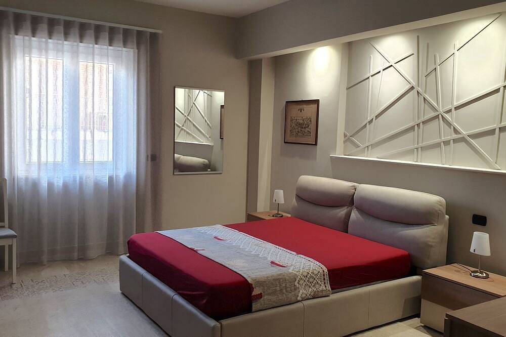 Entire apartment, Alice's House - Lecce Centro - parking and internet wi-fi in Lecce, Lecce Province