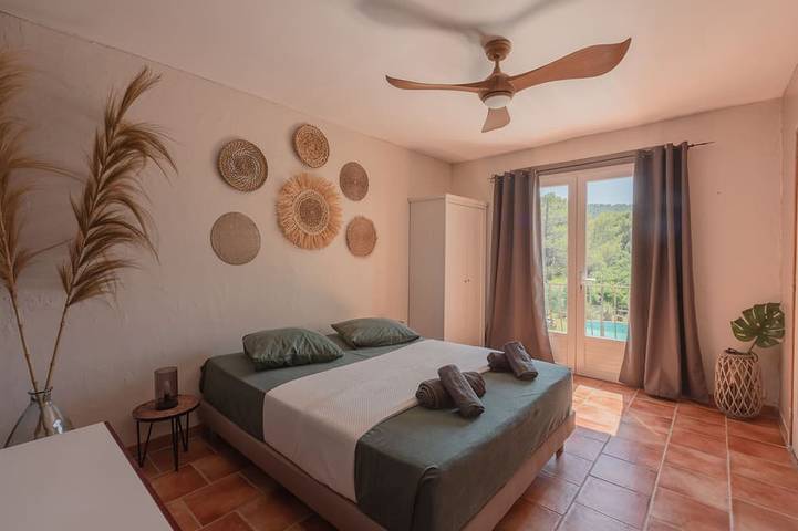 Location de vacances pour 9 personnes, avec jardin et jacuzzi à Mimet - 2