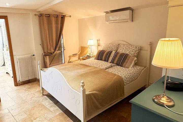 Location de vacances pour 8 personnes, avec jardin et balcon à Claviers - 2