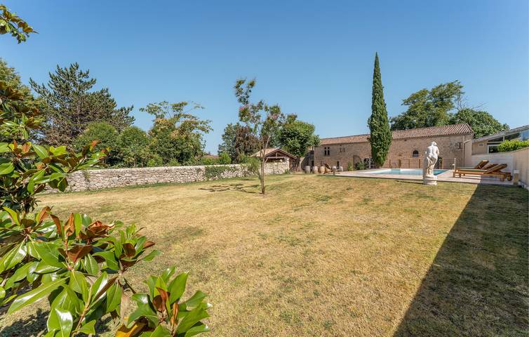 Acogedor apartamento con piscina y aparcamiento, cerca del centro de Rauzan in Rauzan, Región de Libourne