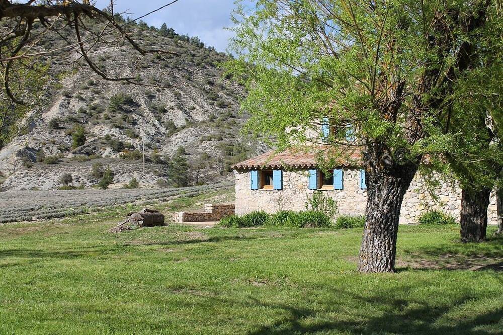 Location De Vacances pour 5 Personnes dans Montbrun-les-Bains, Région de nyons