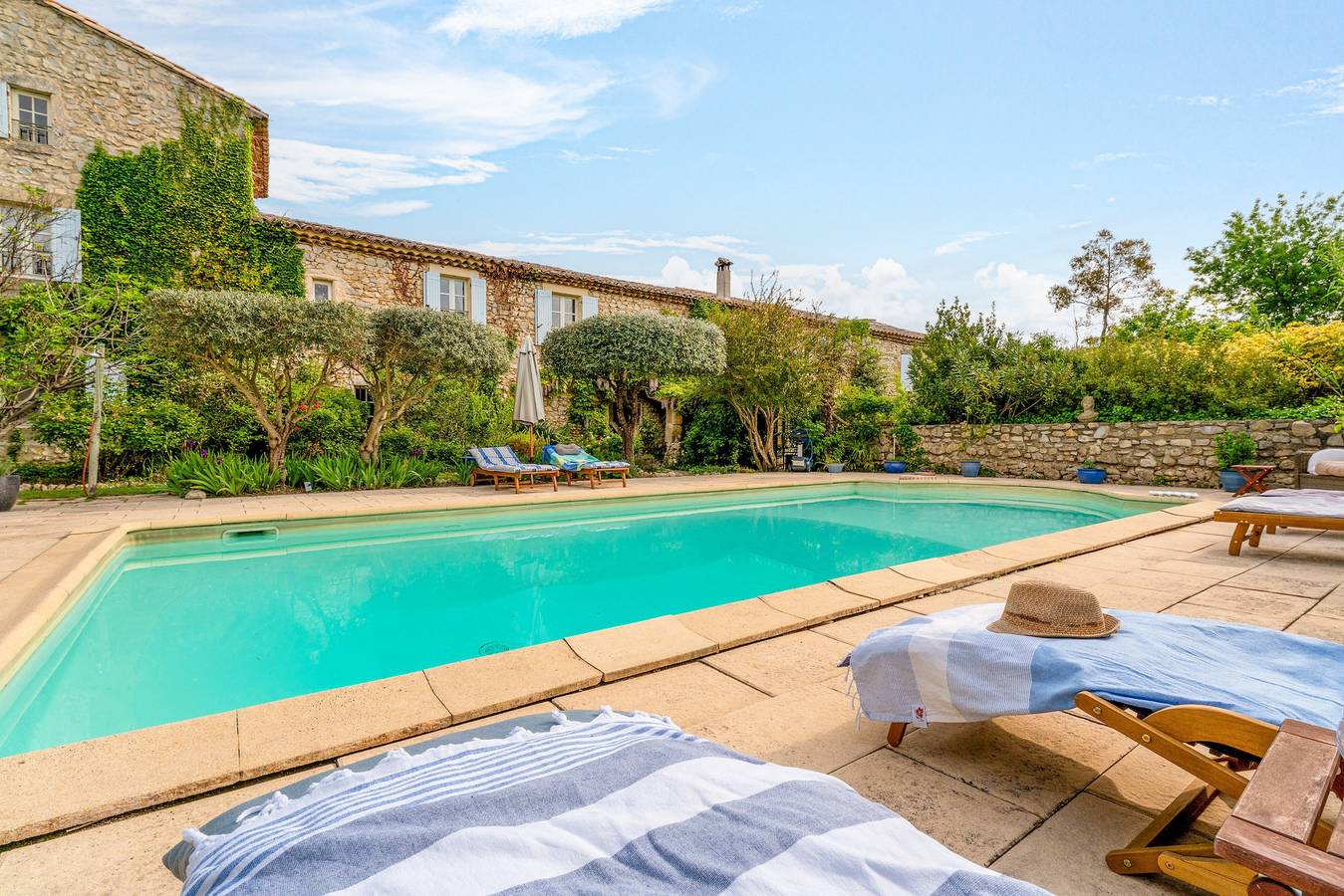Ferienhaus „Gîte für 4 bis 6 Personen“ mit Gemeinschaftspool, Terrasse und Wlan in Lussan, Nimes und Umgebung