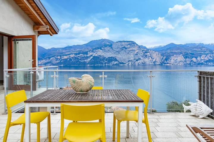 Appart’hôtel pour 2 personnes, avec Terrasse et Jardin dans Brenzone Sul Garda