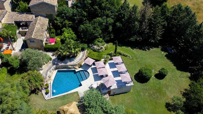 Location de vacances pour 2 personnes, avec piscine ainsi que jardin et vue à Puyvert - 3