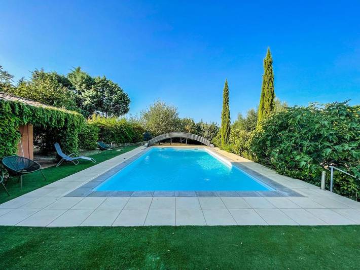Chambre d’hôte pour 2 personnes, avec Terrasse ainsi que Piscine et Vue à Roussillon