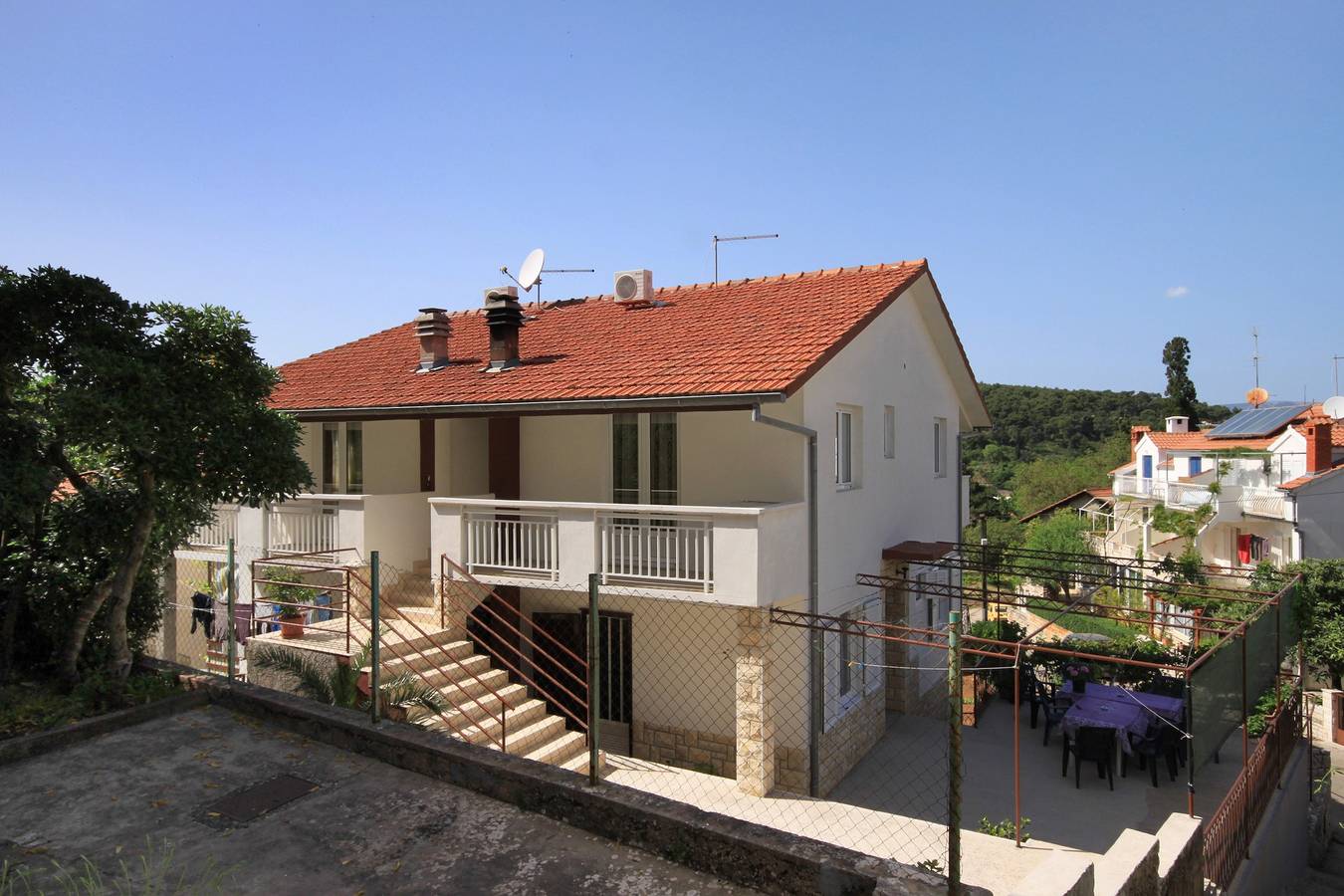 Apartamento entero, Apartamento de una habitación con balcón y vista al mar Jelsa, Hvar A-196-e in Jelsa, Hvar (isla)