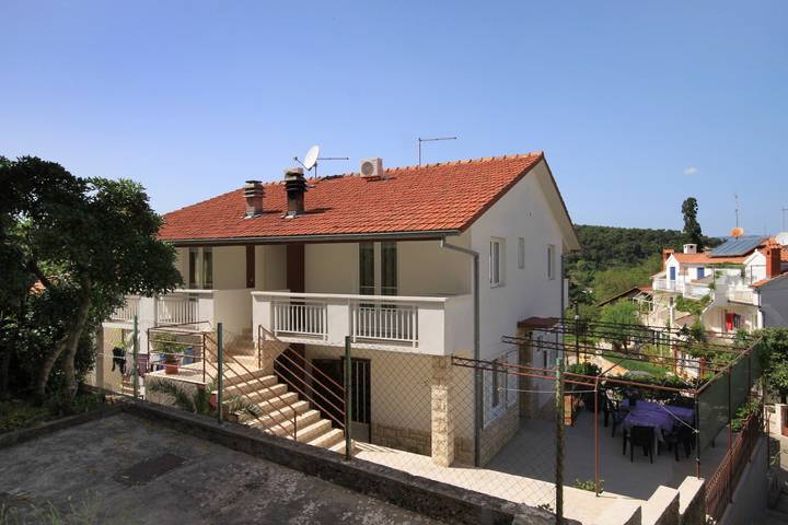 Appartement entier, Appartement d'une chambre avec le balcon et la vue sur le mer Jelsa, Hvar A-196-e in Jelsa, Hvar
