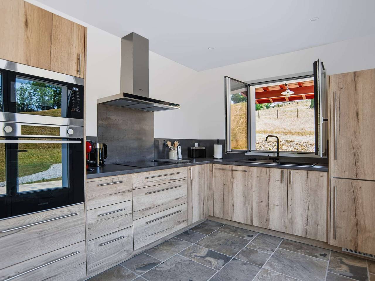 Entire apartment, Renovated apartment mountain view - 2 guests in Saint-Pée-sur-Nivelle, Bayonne region