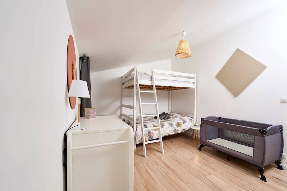 Air-conditioned villa in the heart of Provence, swimming pool, for 8 people, in absolute peace and quiet in Velleron, Parc naturel régional du Mont-Ventoux