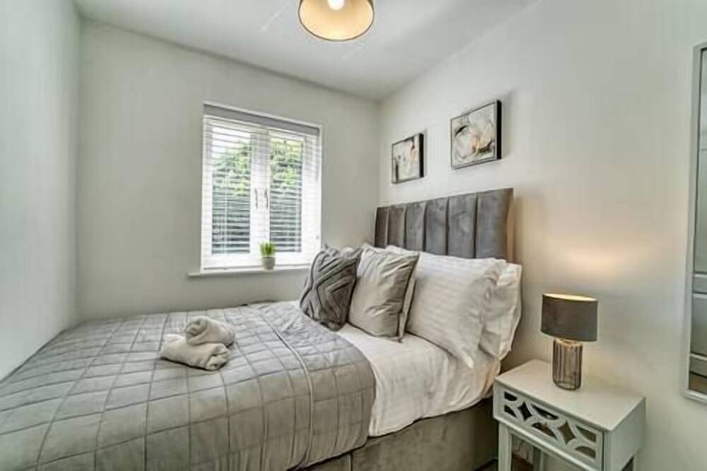 Whiskawayhomes - Walkers Lane - Family Home in Worcestershire
