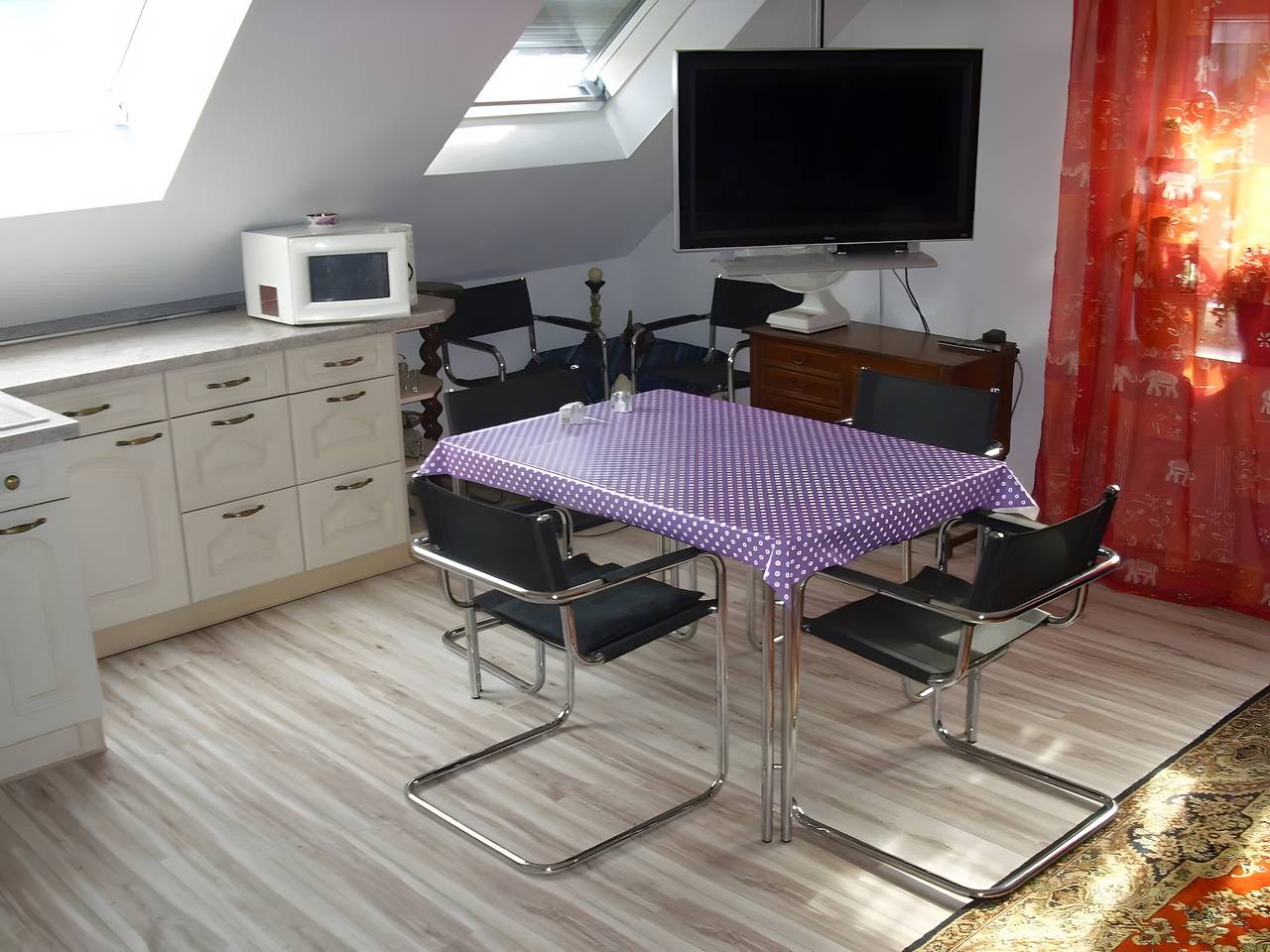 Ganze Wohnung, Ferienwohnung 'A Casa Alfred Kemmern - Neu' mit Gemeinschaftsterrasse, Wi-Fi und Klimaanlage in Kemmern, Oberfranken