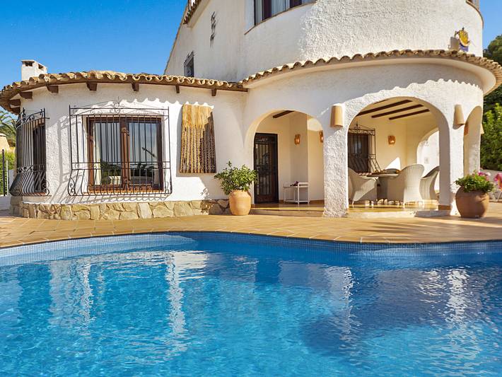 Apartamento para 4 personas, con piscina además de terraza y jardín en San Jaime