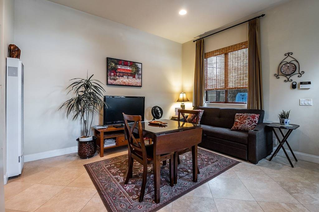 Ganze Wohnung, Charmant, elegant, Luxus, zu Fuß zum Moonlight Beach & Downtown in Encinitas, San Diego County