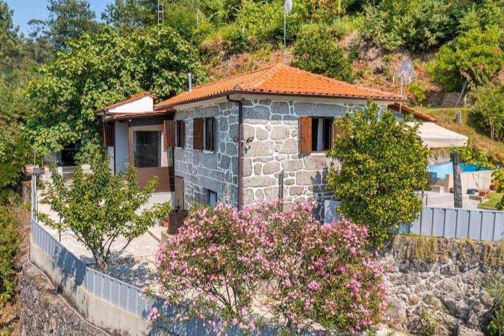 The Free Spirit House Gerês in Terras de Bouro, Distrito de Braga