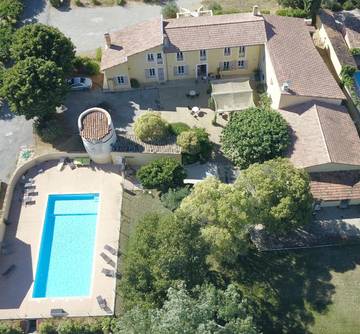 Hôtel pour 2 personnes, avec vue ainsi que piscine et jardin, animaux acceptés à Manosque
