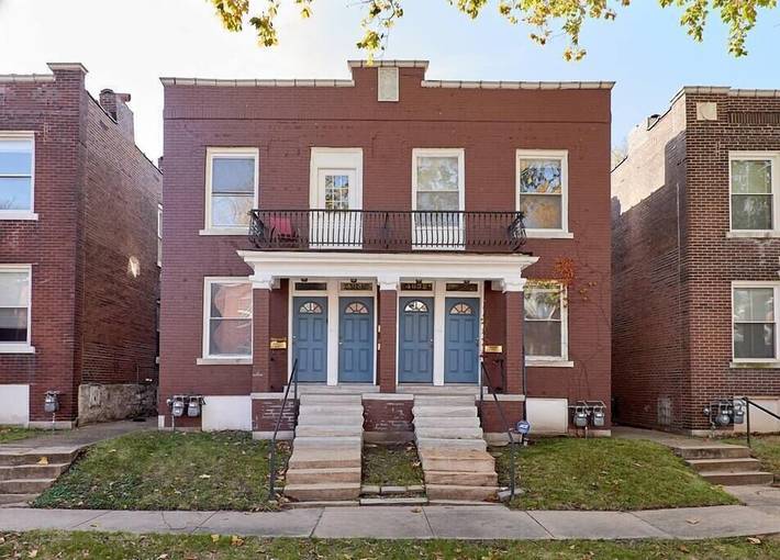 Apartment for 3 people, with yard and balcony, with pets in St. Louis