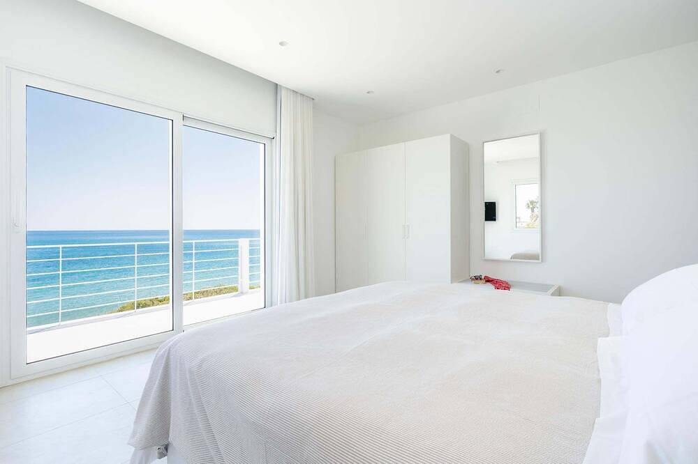 Villa di lusso fronte mare con infinity pool – Arenella, Siracusa in Siracusa, Siracusa e dintorni