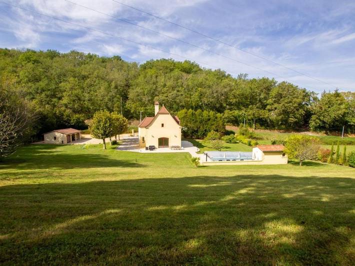 Location de vacances pour 8 personnes, avec piscine ainsi que terrasse et jardin à Badefols-sur-Dordogne - 2