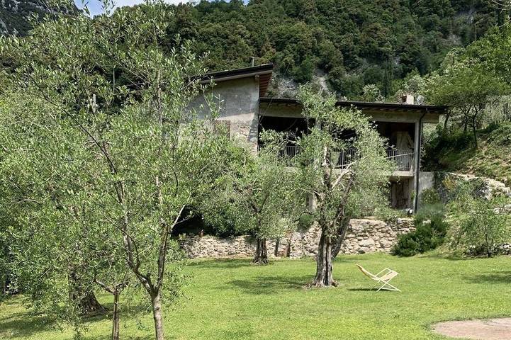Agriturismo für 8 Personen, mit Garten und Terrasse am Gardasee