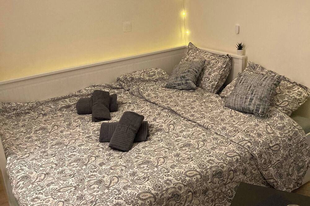 Entire apartment, Cozy studio with mezzanine – Close to Seine & Paris in Asnières-sur-Seine, Hauts-de-Seine