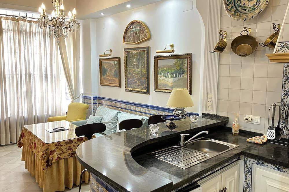 Entire apartment, Estudio en Casa Palacial in Casco Antiguo, Sevilla