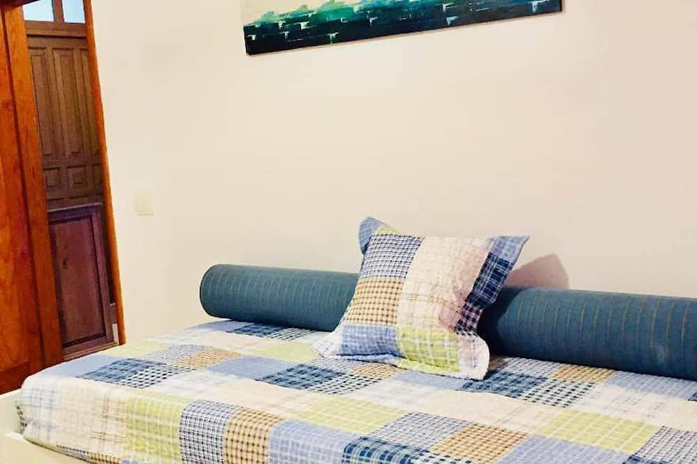 Apartamento entero, Estudio Pura. Terraza vista al pueblo de Arrieta in Arrieta, Haría