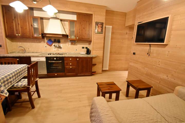 Entire apartment, Nambino On The Slopes in Madonna di Campiglio, Comune di Pinzolo