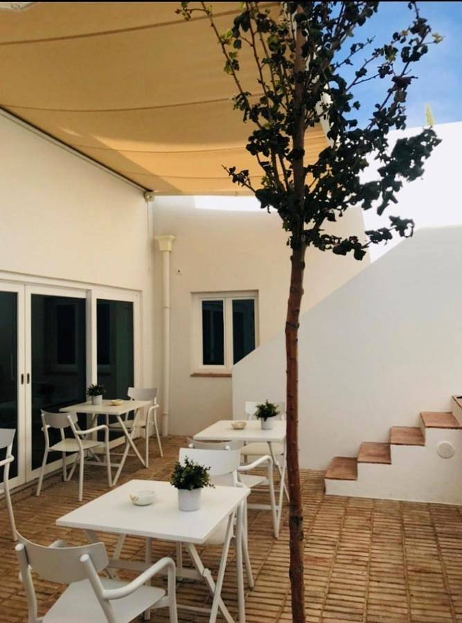 Gîte pour 2 personnes, avec vue ainsi que jardin et piscine dans Alte - 4