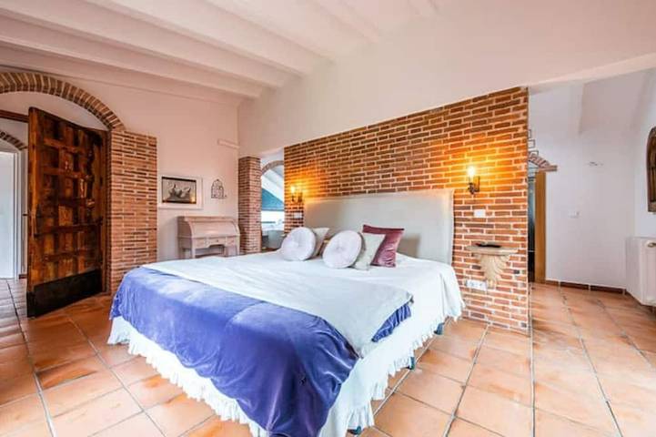 Casa Familiar con Piscina, Jacuzzi y Bbq! Ideal Grupos! in Las Rozas de Madrid, Área Metropolitana de Madrid