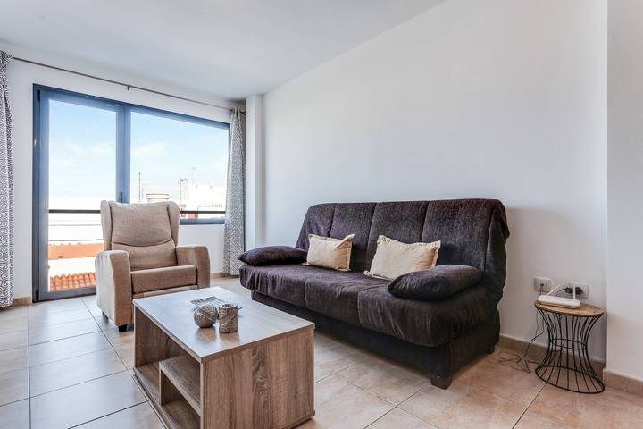 Apartamento entero, Apartamento céntrico cerca de la playa con terraza en la azotea y Wi-Fi in El Cotillo, La Oliva