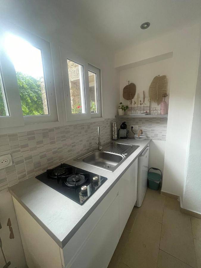 Gîte pour 2 personnes, avec Terrasse et Piscine à La Porcherie - 4