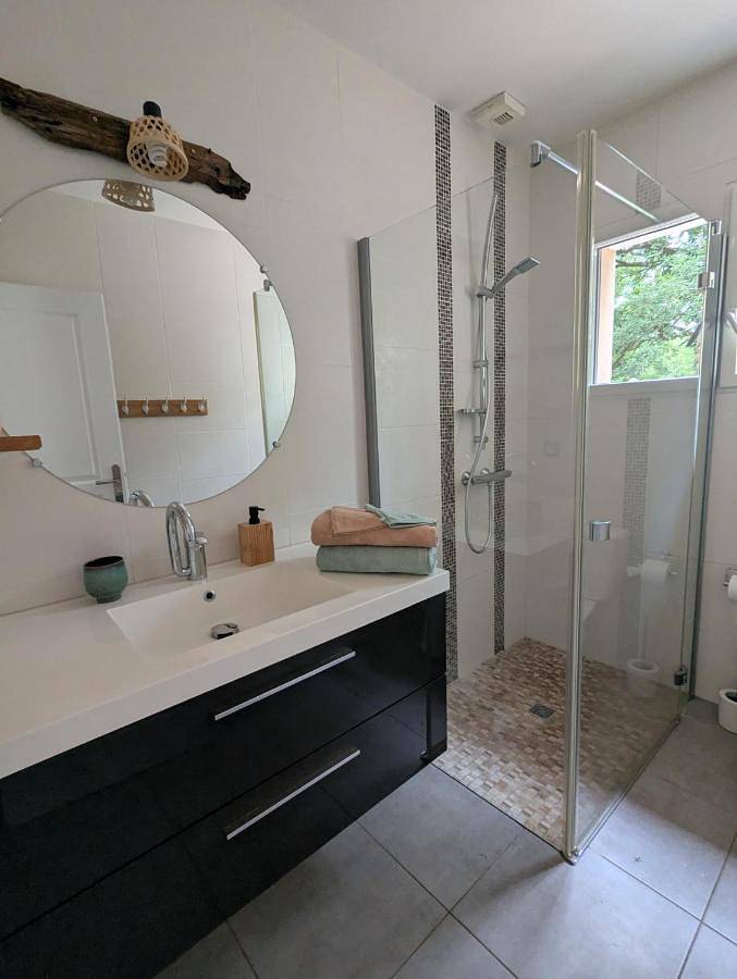 Chambre d’hôte pour 2 personnes, avec terrasse et piscine ainsi que vue et jardin à Loubressac - 4